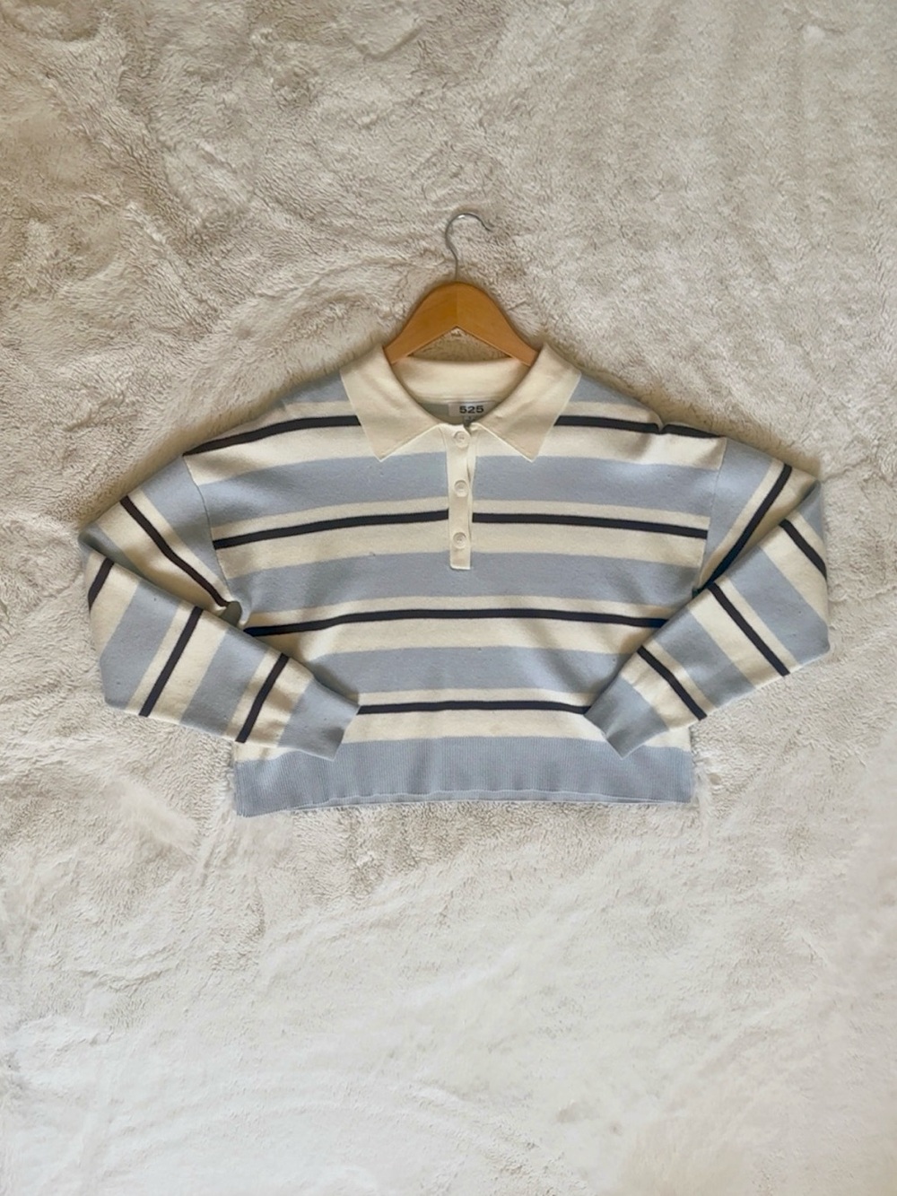 525 America Cropped cream, blue and brown sweater